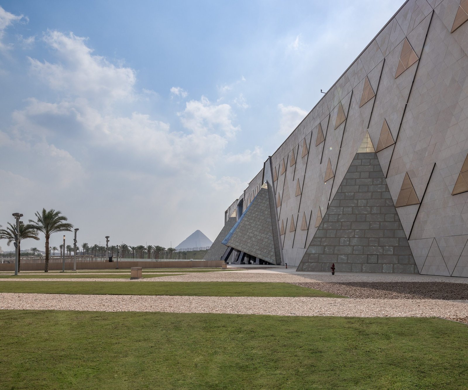 The museum’s striking facade features stone cladding patterned after pyramids, creating a bold new architectural edge. Photo: Nesrine Elkhatib, courtesy of the Grand Egyptian Museum.