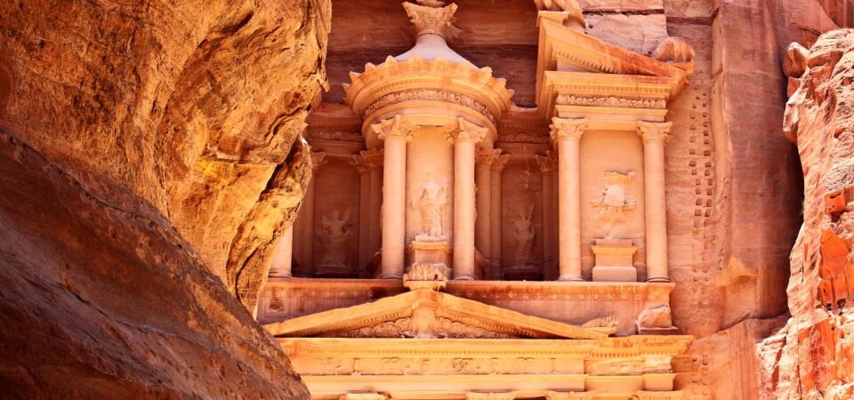 treasury petra al khazneh jordan  x
