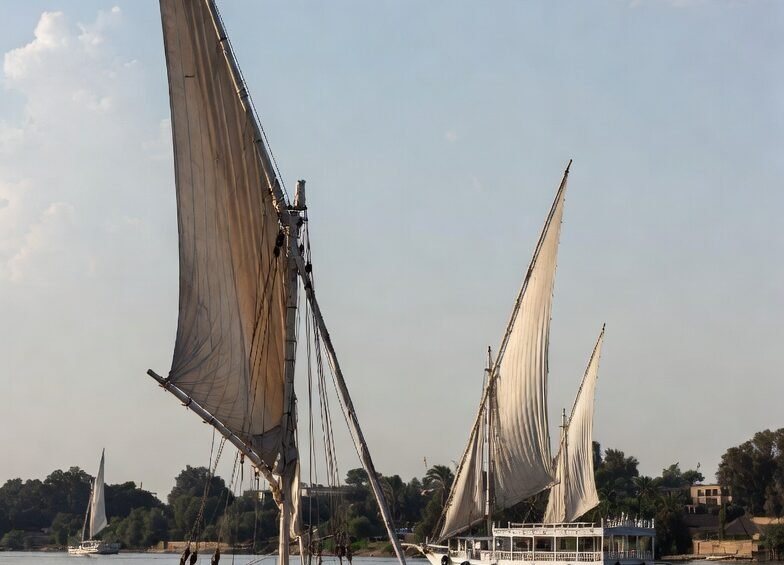 What is the Difference Between a Felucca and Dahabiya